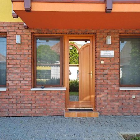 Rozmaring Apartmanok Gyula Exterior photo