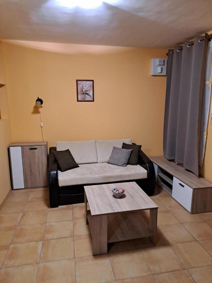 Rozmaring Apartmanok Gyula Exterior photo