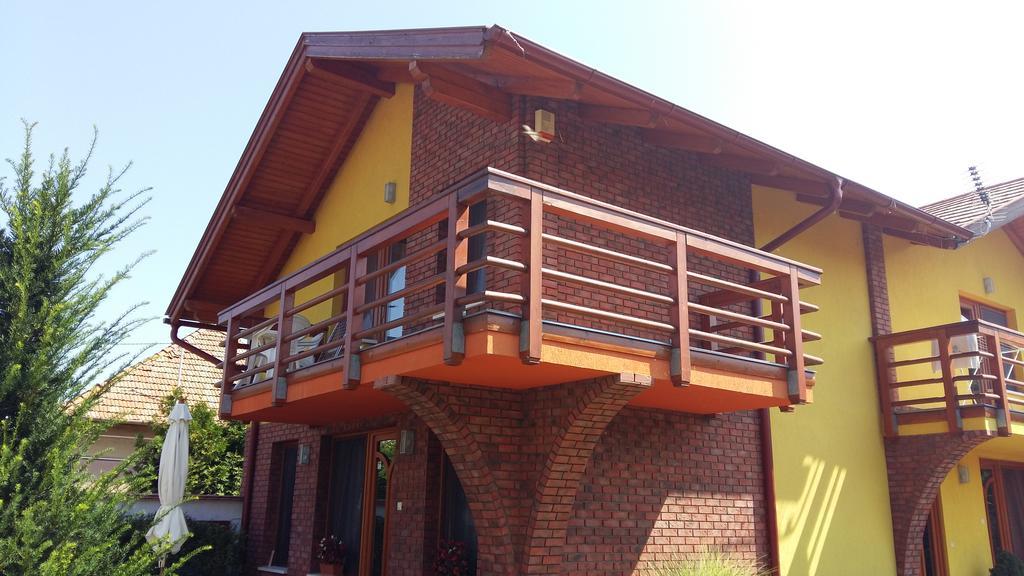 Rozmaring Apartmanok Gyula Exterior photo