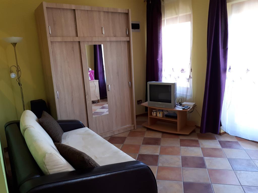 Rozmaring Apartmanok Gyula Exterior photo