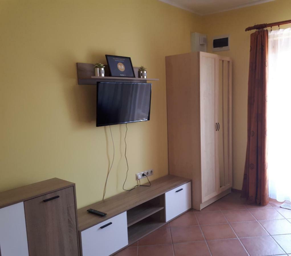Rozmaring Apartmanok Gyula Exterior photo